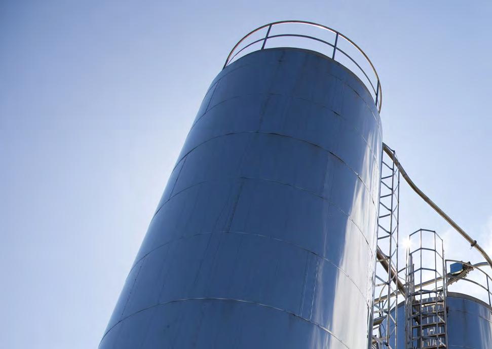 s.1 STAINLESS STEEL SILOS صوامع استانلس استيل Designed for storing powder products, for the food and other industries, these silos come in two different construction options: either with panels