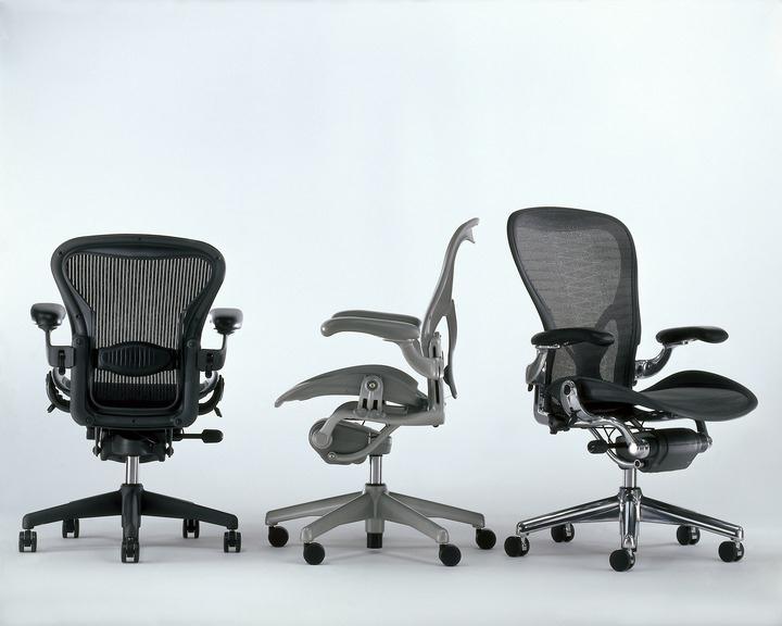 The Aeron Chair designed by Herman Miller التي صممها هيرمان ميلر Aeronرئيس There are three main sizes with this ergonomic