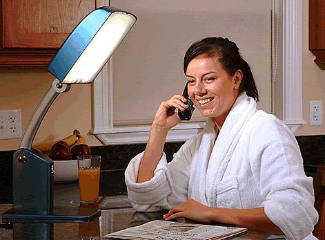 phototherapy استخدام اإلضاءة الطيف الكاملة وصناديق الضوء وغيرها من أشكال العالج بالضوء A light