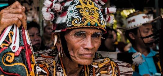 Wisata budaya yang belakangan menjadi sorotan publik adalah budaya tarian adat suku Dayak yang berpusat di Desa Dayak Pampang Samarinda.