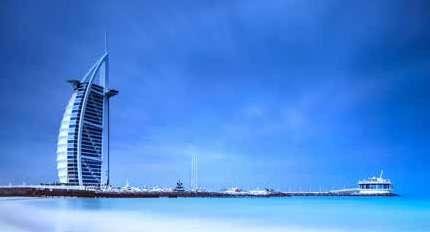 that dominate its iconic skyline. ديب مدينة ذات رؤية ال تكف دبي عن إدهاش العالم بعزمها على كسر جدار المستحيل.