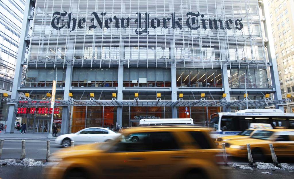 مجلة الصحافة العدد )14( مقر صحيفة نيويورك تايمز في مدينة نيويورك األميركية )رويترز(. وترى المؤلفة أن ذلك الواقع أصبح يهدد حرية الناس وحقوق الجمهور في معرفة الحقيقة.