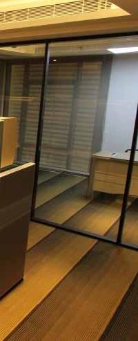 األثاث املكتبي Office furnishings محطات عمل مشتركة ص ممت قواطع العمل المشتركة بشكل ثنائي و أخر رباعي حيث تمنح مظهر مكتبك الخارجي أناقة وترتيب ال مثيل لها وذلك بانتقائك لون مائم مع تصميم مكتبك وأثاثه