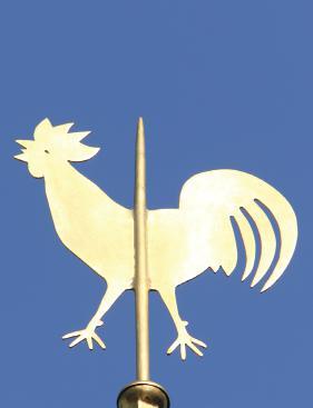 16. Der Hahn Auf Kirchturmspitzen zeigt oft ein Hahn aus Metall die Windrichtung an. Sehen, woher der Wind weht, das ist hier auch symbolisch gemeint.