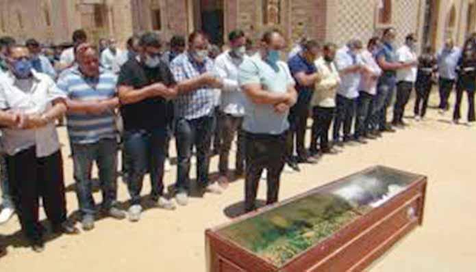 بطريق مصر الفيوم بعد أداء الصلاة عليه بحضور عدد قليل من أقاربه.