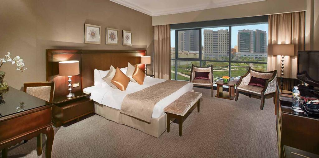 يفتخر فندق سيتي سيزنز دبي بوجود 180 غرفة مجهزة على قدر عالي من الرفاهية وتتضمن 20 جناحا صممت جميعها بألوان بالغة الرقة وأثاث غاية في األناقة مع أكسسوارات شديدة الروعة.