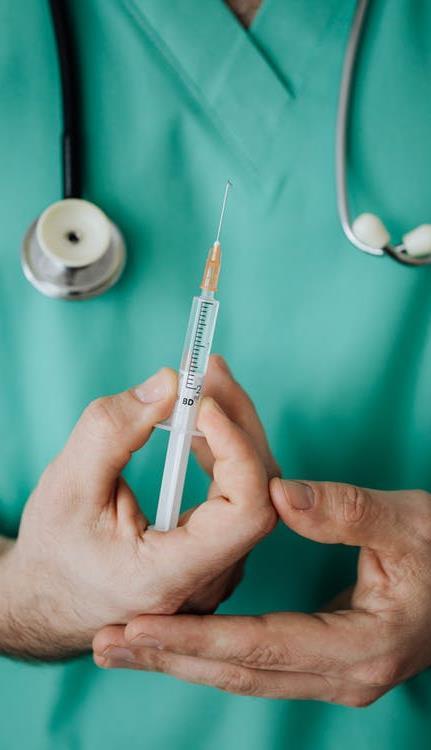 " ذكر من الفئة العمرية 24-18 من منطقة شرق عمان ما تزال اآلثار الجانبية للقاح غير واضحة حيث أنها تختلف من شخص آلخر. كما أن اللقاح أ نتج بسرعة كبيرة جد ا لذلك لست مهتم ا به.