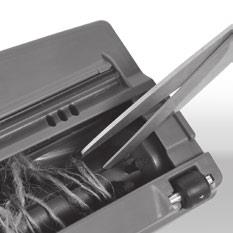 Gracias al cepillo giratorio, el cepillo turbo recoge la suciedad más profunda, como hilos, restos de tela, papel, etc.