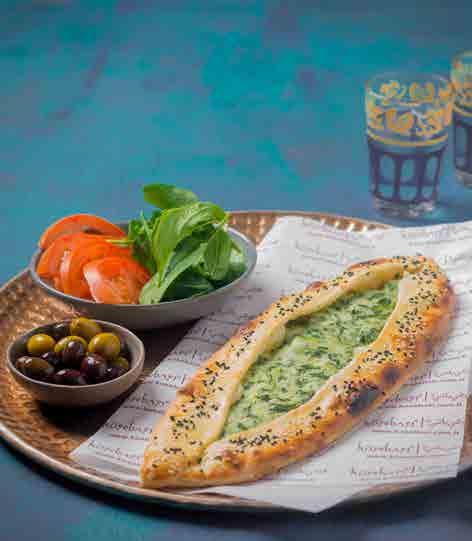 900 Ispanaklı Pide Traditional Turkish pizza with sautéed spinach Mini Spinach Pide 0.