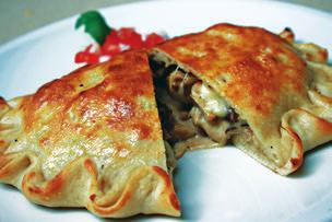 Calzone كالزوني Calzone con Funghi Calzone con Funghi.