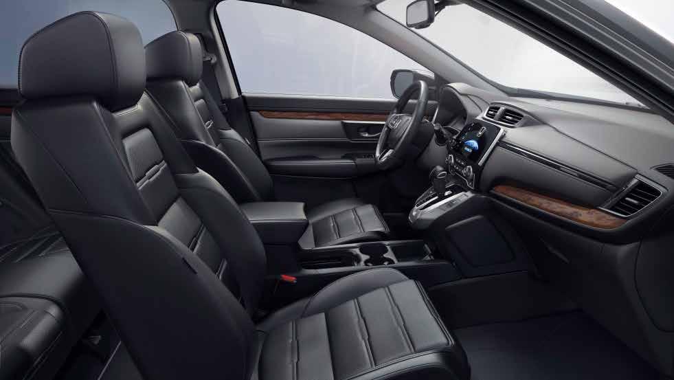 Whether yu re running errands r raming acrss the cuntry, the CR-V has rm t spare. 12 Travel In Style Discver a new standard in cmfrt and style with a cabin basting attentin t every detail.