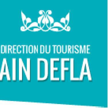 ﻛﻣﺎ ﻧﻼﺣظ ﻓﻲ أﻋﻠﻰ اﻟﺻﻔﺣﺔ ﻓﻲ ﺟﻬﺔ اﻟﯾﺳﺎر ﺷﻌﺎر اﻟﻣوﻗﻊ ﻣﻊ اﻟﻌﻧوان ﺣﯾث ﻧﻼﺣظ أﻧﻪ ﻟم ﯾﺗﻐﯾر ﺑﺎﻟﻠﻐﺗﯾن ﻓﻘد ﻛﺗب ﻋﻠﯾﻪ Direction Du Tourisme Ain Defla وﺳط ﻣرﺑﻊ أﺧﺿر.