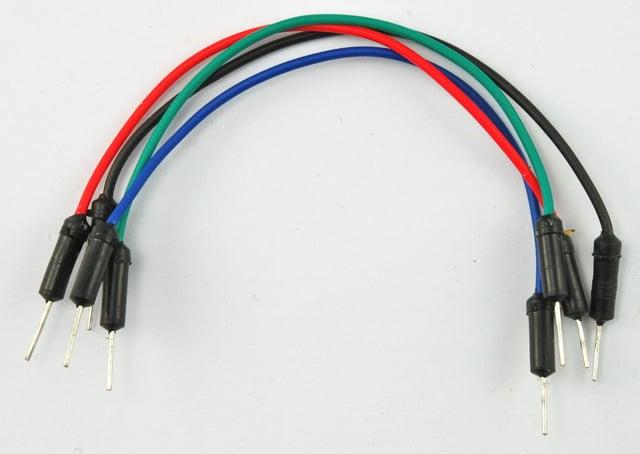 Arduino Uno R3 Jumper wires تصميم لوح التجارب كما يظهر لك بالتصميم التالي فا ن السن الا طول لLED RBG (السن الثاني) تم وضعه في الصف الثاني من لوح التجارب ليتم توصيلة بGND نفترض ان