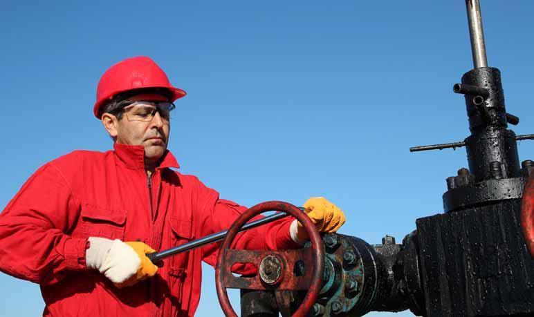 29 28 البرامج الفنية Technical Courses البرامج الفنية Technical Courses COURSES Corrosion in the Oil & Gas Industry 30 Maintenance Planning, Scheduling & Control 30 Managing Efficient Shutdown &