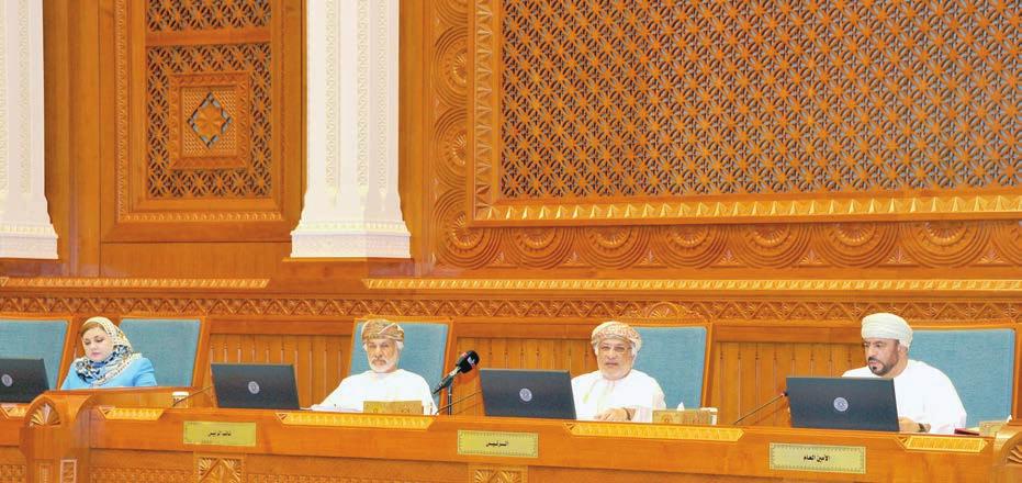 - issue املرهون يكرم 3 من موظفي»الخدمة املدنية«الرؤية - نجالء عبدالعال أ ع ل ن م ع ايل م حم د بن سامل التويب وزير البيئة والشؤون املناخية أن الوزارة تعمل عى توثيق أهمي ة موقع بر الحكامن بوالية محوت