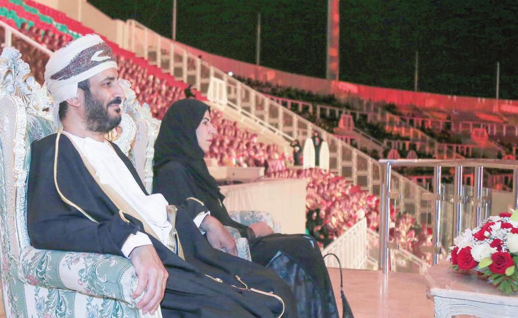 والبكالوريوس وذلك تحت رعاية سعادة الدكتور سعادة الدكتور خليفة بن حمد السعدي محافظ الداخلية وبحضور سعادة الدكتورة م نى بنت سامل الجردانية وكيلة وزارة القوى العاملة للتعليم التقني والتدريب املهني وعدد