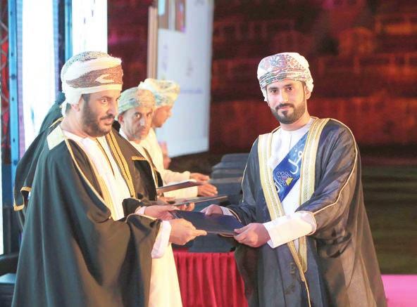 كفاءة أبنائها الطالب لتعد هم مبا يتناسب مع متطلبات سوق العمل يف ظل منظومة علمية وتطبيقي ة متكاملة تقف جنبا إىل جنب مع توج هات التعليم التقني ومرئياته.