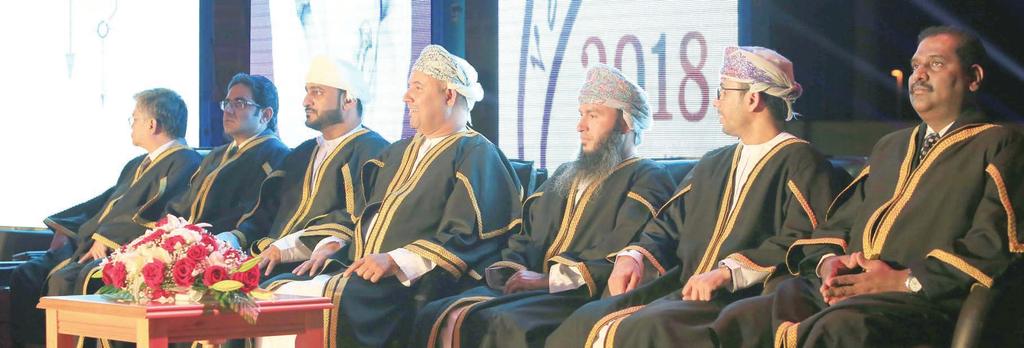 نعمل 15 الثالثاء 5 من ربيع األول 1440 ه املوافق 13 نوفمرب 2018 م - العدد رقم 2494 ريج ا وخريجة في م ستويات بكالوريوس وقالت الخريجة أنوار بنت يارس الصلهمي خريجة )بكالوريوس إدارة املوارد البرشية(: أقدم