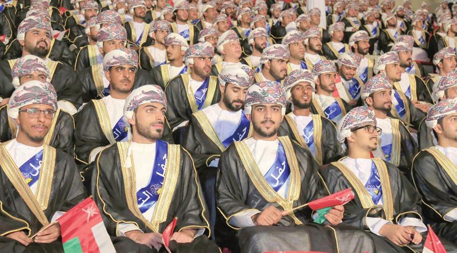 وقالت الخريجة مها بنت مسعود بن محمد املزاحمية )بكالوريوس تقني تخصص قواعد بيانات من قسم تقنية املعلومات(: ال زلت أذكر أول خطوايت يف الكلية وبداية مشوار جديد وكنت كمثل أي طالبة طموحها التخرج لكن مل