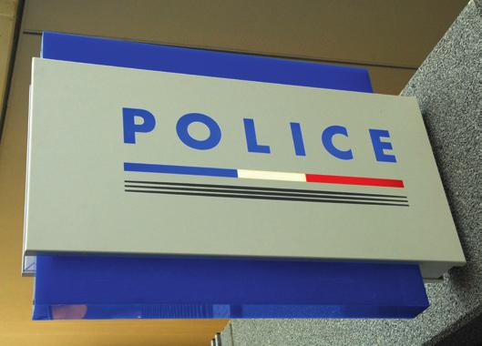 دليل األمن في باريس مراكز الشرطة مفتوحة طوال اليوم على مدار االسبوع سفارة اليابان 7, avenue Hoche - 75008 Paris Tél : 01 48 88 62 00 / Fax : 01 42 27 50 81 /01 42 27 14 20 (service consulaire) www.fr.