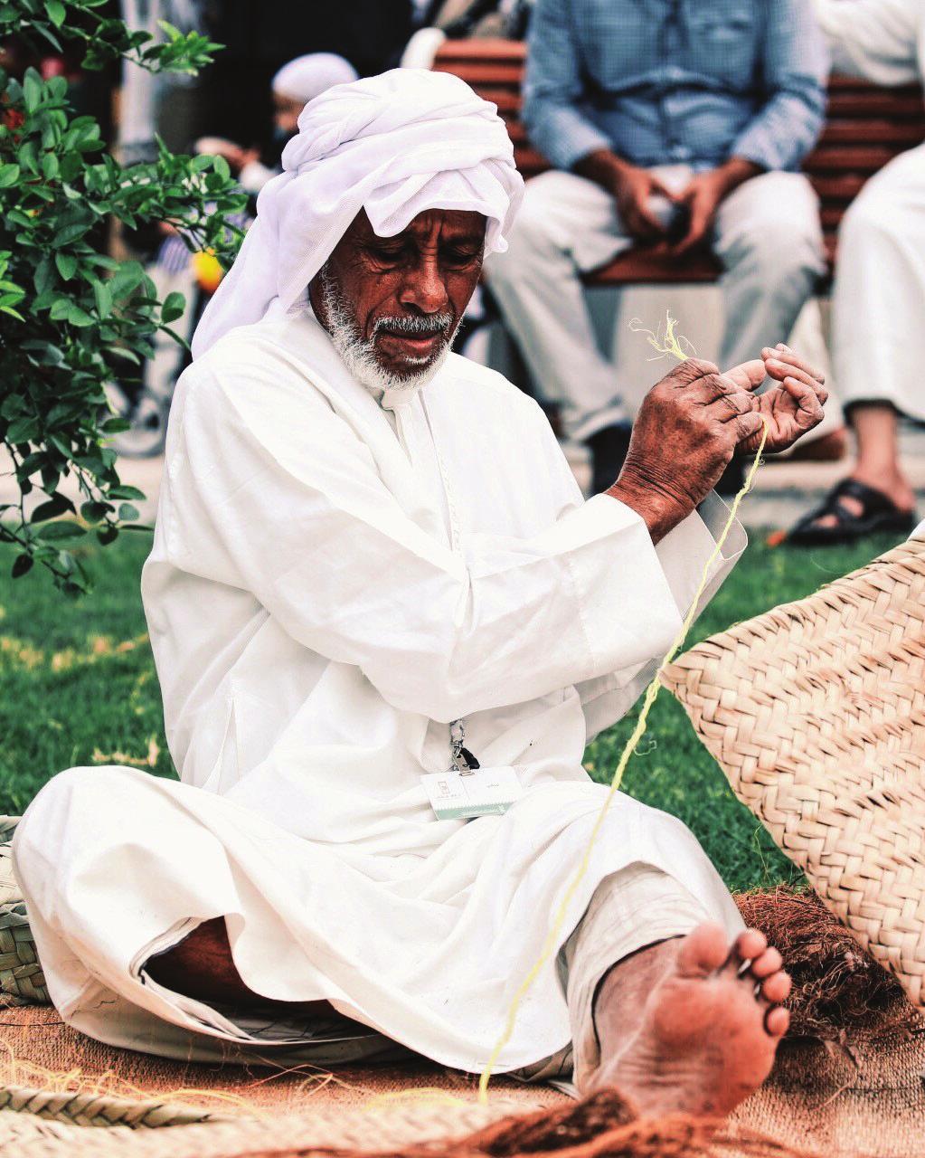 . وأطمــح أن أشــارك بلوحاتــي فــي دول العالــم ألصبــح رســاما عالميــا.