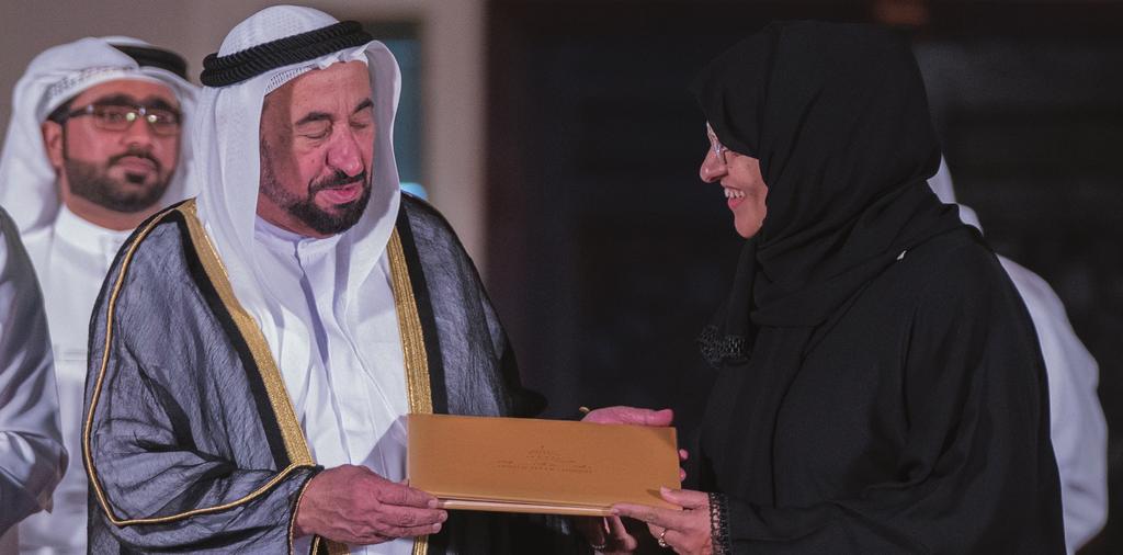 مجلة رابطة خريجي جامعة الشارقة رابطة الخريجين تختار خولة المال الشخصية القيادية لعام 2018 اختــارت رابطــة خريجــي جامعــة الشــارقة ســعادة خولــة المــا رئيــس رابطــة الخريجيــن لجامعــة الشــارقة