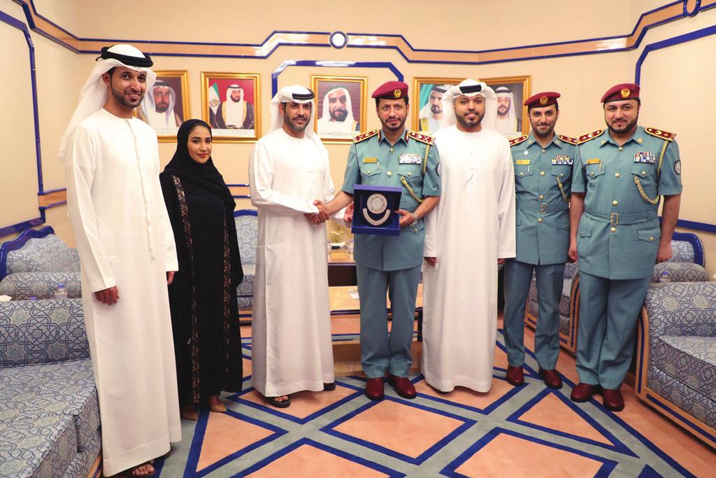 إلمــارة الشــارقة والشــخصية القياديــة لهــذا وخريجــات الجامعــة.