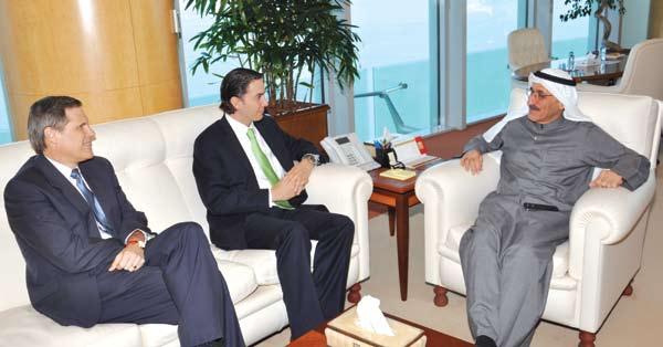 وفود d elegations Delegation HE Minister of Oil and Chairman of KPC s board of directors Hani Hussein along with CEO of KPC Mr. Farouq Al-Zanki received a high-level American delegation.