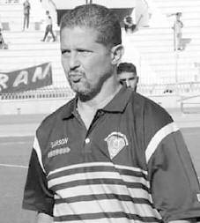 ض ا دارة ا قل ا ن تحد ودع رءيس ا و فس خ عقده ا ثار ا عودة امكانية ج ل ض بط ا ن مس وءولي ا ن قض ية معاناته م ي قرار ا لى مس اءلة مس وءولي ا دارة ا هلي ا هلي ا لغاء ا مس في ا دفعه اجل مبديلى مغادرته مس.