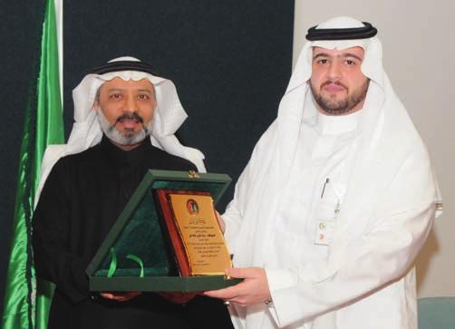 الدوءوب في س بيل تقديم الخدمة وفق ا على معايير الجودة كما ش كر الص اءغ الجهود التي يبذلها الزملء يف اإدارة التطوير