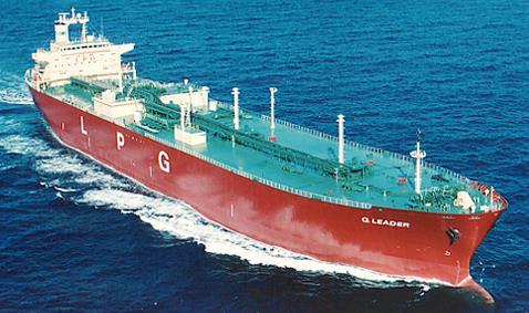 سا ةت ووتور تا ارةتااجلتاذاتتع ضتاضهطتيعاولتثيا ي تكوعافتااضهطتااجل ت 9-2-2 LPG Cargoes Shipping: LPG can be transported as two cargoes, one includes propane and the other is butane, as follows:-