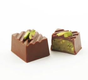 MC 14 MC 15 كريمة الفستق Creme Pistachio ماسكربونى Marcarpone زعفران Saffron Praline Crepe 22k Gold Brown Chocolate Blueberry with Dried Cranberry Marble مزيج البلوبرى بالكرانبيرى ماربيل برالين
