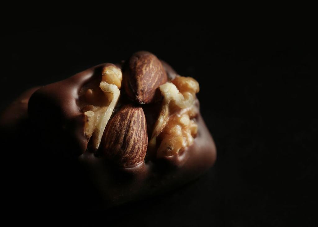 Chocolate Catalogue كتا لو ج ا لشو كو ال DELUX 307 DELUX 308 DELUX 309 Praline Wafer Crushed Almond Cup Croquant Wafer Praline Almond ويفر بالبرالين واللوز كب كروكان برالين بالويفر وكسرات اللوز DELUX