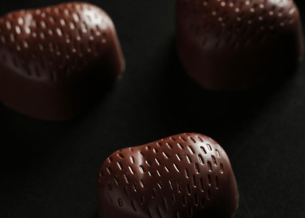 Chocolate Catalogue كتا لو ج ا لشو كو ال Caramel Rice Krispies MOS 208 Caramelized Hazelnut ويفر باللوز Wafer Almond بندق كرامياليزد كراميل رايس كرسبيز MOS 209 MOS 210 Praline Almond MOS 211 برالين