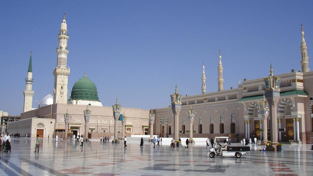 الو ح د ة اأحاديث ن ب و ي ة ش ريف ة ال أولى ب ي ن ي دي الن ص : ي ش ك ل إ ال سلام في منظوم ت ه م ن ه ج حياة م ت كام لا صال حا ل ك ل ز مان و م كان و ن ج د ع ناص ر هذ ه الم ن ظوم ة ماث لة ب ش ك ل ج ل ي