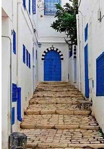 34 النظرية املعامرية املوحدة التصميم/ locality «إن اللغة تعتمد عىل املناخ واملواد املحلية كام أهنا استمرارية للفنون التقليدية واملامرسات االجتامعية والثقافة