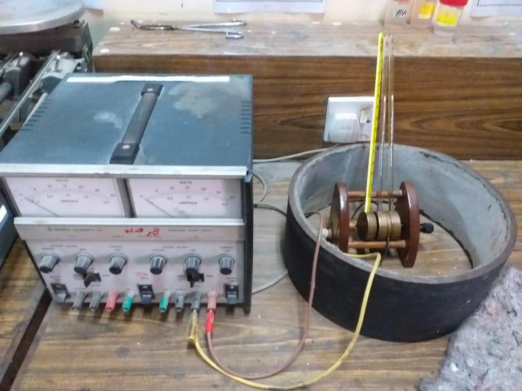 Thermal Conductivity Test الفصل الثالث 3-7-5 جهاز قياش التىصيليت الحراريت Instrument الجزء العملي ر في ذ ا دراطخ ر اطز دا ج بس لزص ي Disc) Lees ) و ب جي في ا شى ( 3-11 حي ف خال فف ي ى فب حظففبة عب ف