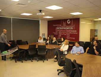من فعاليات الجامعة وأنشطتها Some of the University's events and activities استضافة املدير التكنولوجي لرشكة كوالكم