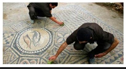 السيد المسيح نفسه طبعت صورته علي المنديل في الكفن المقدس الموجود بين ايدينا فهل هو قصد ان يكسر الوصيه القديس لوقا نفسه رسم صوره للقديسه العذراء ( او اكثر ) وهذه الصوره استمرت للقرن الرابع