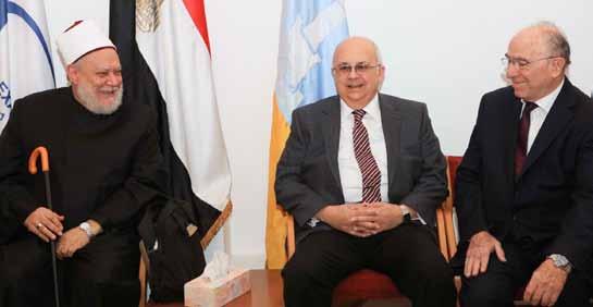 اتلقرير السنوي 2017-2016 من اليسار: ادلكتور عيل مجعة مفيت مجهورية مرص العربية السابق وادلكتور إسماعيل رساج ادلين املدير املؤسس ملكتبة اإلسكندرية واملدير الفخري للمكتبة حايل ا وعضو جملس أمنائها
