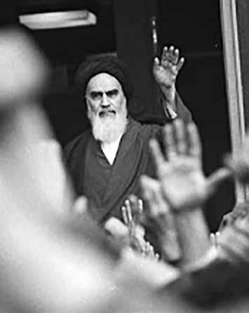 الثورات العالمية في إيقاظ المجتمعات في العصر الحالي برأيك ما هي أسباب نجاح اإلمام الخميني في هذا االنتصار علينا أن ال نغفل سر التوكل عليه تعالى فالتوكل على الله تعالى كان يمد هذا العالم الفذ بالكثير