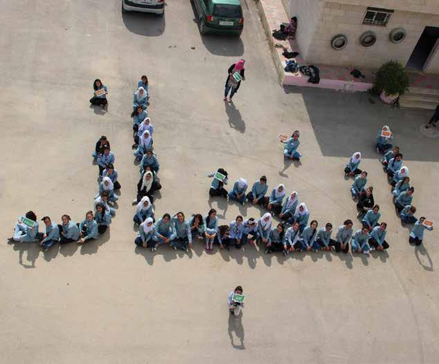 37 التقرير السنوي قصة نجاح أثرت برامج انجاز بشكل ايجابي بناء في تغيير الصورة النمطية الختيار املسار الدرا ضي لدى طالبات مدرسة بيت حانون الثانوية للبنات - غزة وذلك بعد تنفيذ مشروع انجاز / اليونيسف