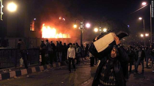 Their actions continue to have the same purpose than Gaddafi s one: i.e. to get rid of the proletarian revolt! To draw up the fighters in one or the other imperialist camp!
