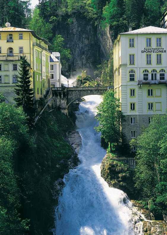 16 a cultural heritage site. Only minutes from the city centers Austria s nature boasts with snowcapped mountains, rolling green hills and crystal-clear lakes.