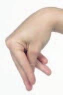 انثناء اليدين اإىل املع صمني والأ صابع يف املفا صل وت شنج الأ صابع يف املفا صل ال سالمية.