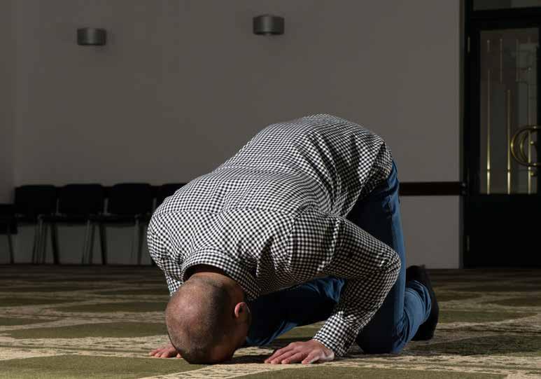 سنن ما قبل الفجر القسم الثاين: القيام لل يل والوتر وفيه ع د ة أعامل هي من هدي الن بي وهي كام ييل: 1 من الس ن ة أن يصيل صالة الليل يف وقتها األفضل: فإن قيل: ما أفضل وقت لصالة الليل فالجواب: معلوم أن