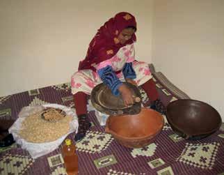 ورغم أن المؤشرات الجغرافية ال تحمي بشكل مباشر الموضوع المقترن عامة بالمعارف التقليدية أو أشكال التعبير الثقافي التقليدي الذي يظل في الملك العام بموجب األنظمة التقليدية ويكون عرضة للتملك غير المشروع