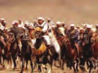 المعنى الإ جمالي للاآيات الكريمة: ي قسم الله تعالى بالخيل ل ما ل ها م ن أهمية في الحرب فهي ت ع دو في ساحات القتال وت ق دح الش ر ر م ن ح ركة أقدام ها و إن أغارت ع لى العد و عند الص باح تثير الغبار