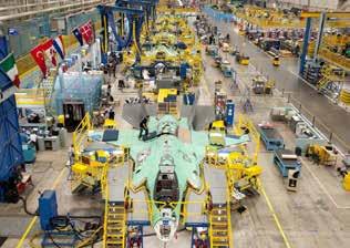 على عك ص املتغريات االأخرى ال حتتوي الطائرة F-35B على خطاف هبوط.