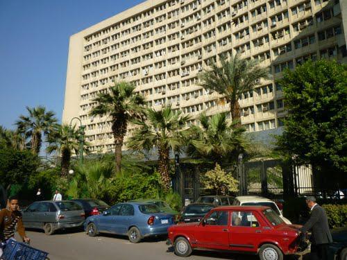 حصل على بكالور وس الهندسة جامعة القاهرة قسم الهندسة المعمار ة عام 1963 م حصل على بكالور وس الهندسة جامعة القاهرة قسم الهندسة المعمار ة عام 1963 م